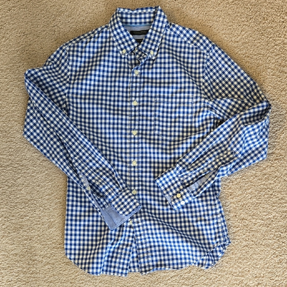 Banana Republic Blue and White Casual Button Down Shirt